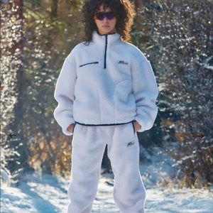 NWT Madhappy outdoors Sherpa pullover - marshmallow - size small